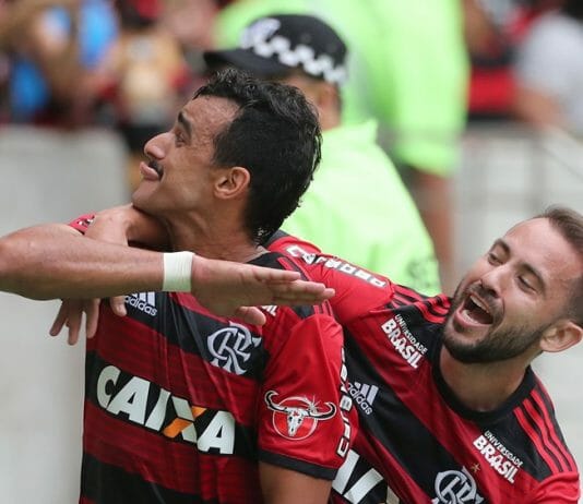 Henrique Dourado (à esq.) e Everton Ribeiro