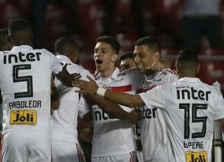 São Paulo vira turno como líder e tentará manter estatística importante em pé São Paulo comemora