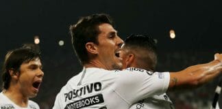 corinthians comemora danilo avelar