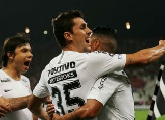 corinthians comemora danilo avelar
