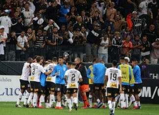 A forma como o Corinthians joga não é só um problema para agora corinthians comemora
