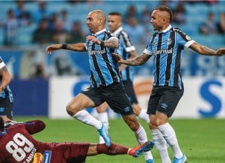 Grêmio chega para briga pelo G6 e esquenta disputa por vaga na Libertadores gremio comemora tardelli everton