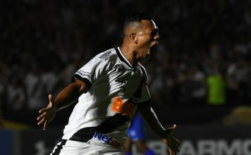 Cruzeiro segue cavando o buraco; Flamengo derruba mais um guarin vasco cruzeiro